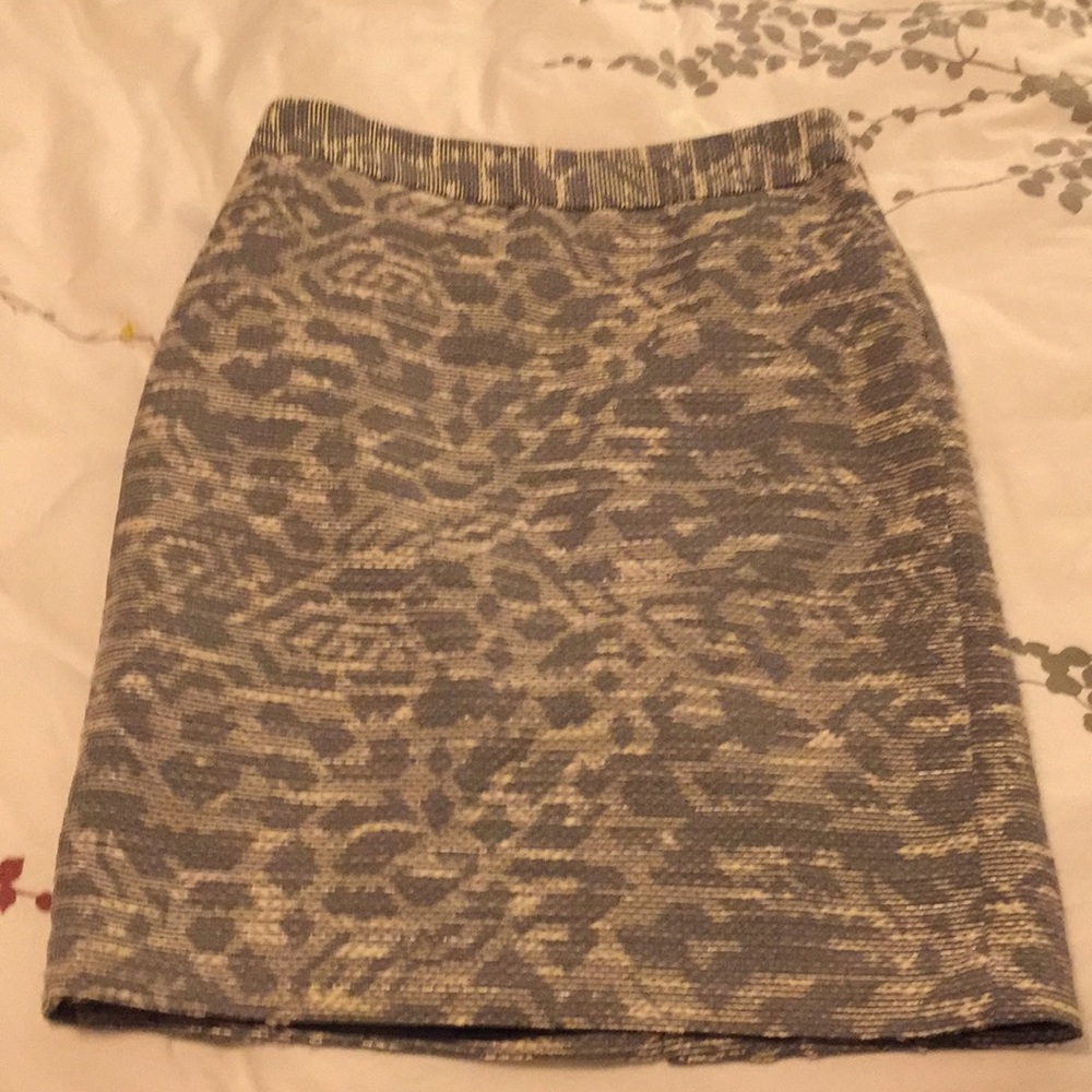 Ann Taylor gray/white pencil skirt Size 4
